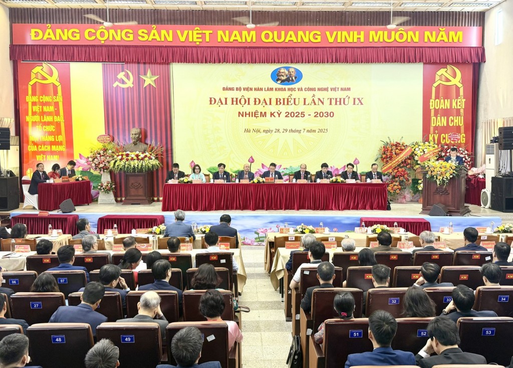 Đại hội Đảng bộ Viện Hàn lâm KHCN Việt Nam lần thứ 9, nhiệm kỳ 2025-2030 không chỉ đánh giá kết quả lãnh đạo, chỉ đạo của Đảng bộ thực hiện nhiệm vụ chính trị nhiệm kỳ vừa qua, mà còn là dịp để Đảng bộ Viện xác định phương hướng, mục tiêu, nhiệm vụ và giải pháp trong nhiệm kỳ tới - Ảnh: VGP/Thu Sa