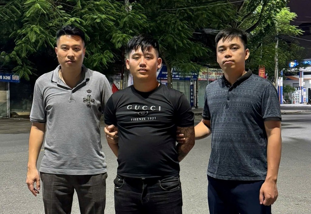 Đối tượng Lưu Phú Thuyết (giữa)