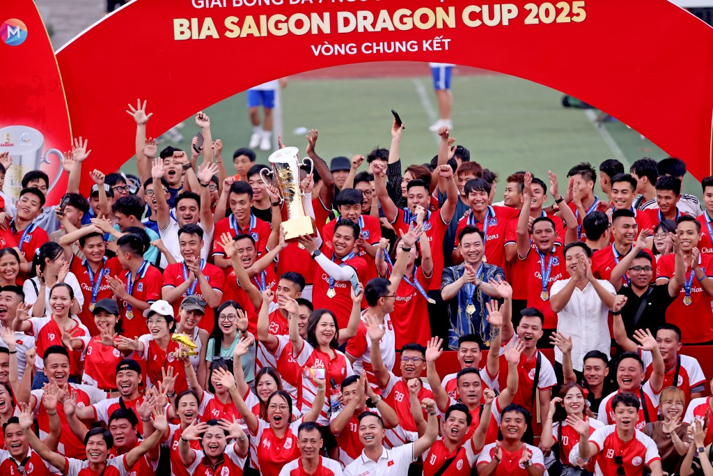 Thiên Khôi FC lần đầu bước lên ngôi vương Giải bóng đá 7 người VĐQG Bia Saigon Dragon Cup 2025