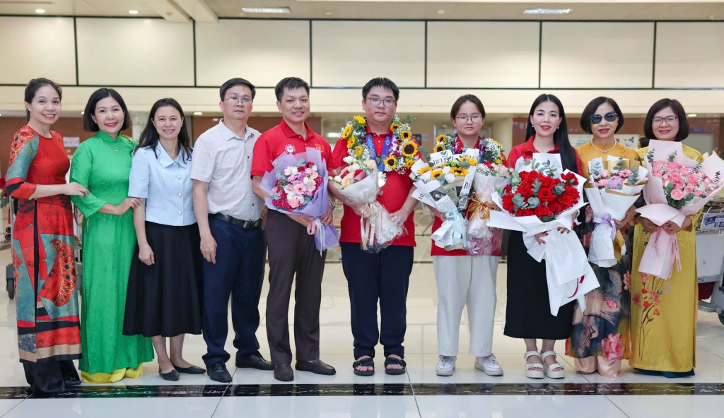 Học sinh Việt Nam rạng rỡ trở về từ Olympic Sinh học quốc tế
