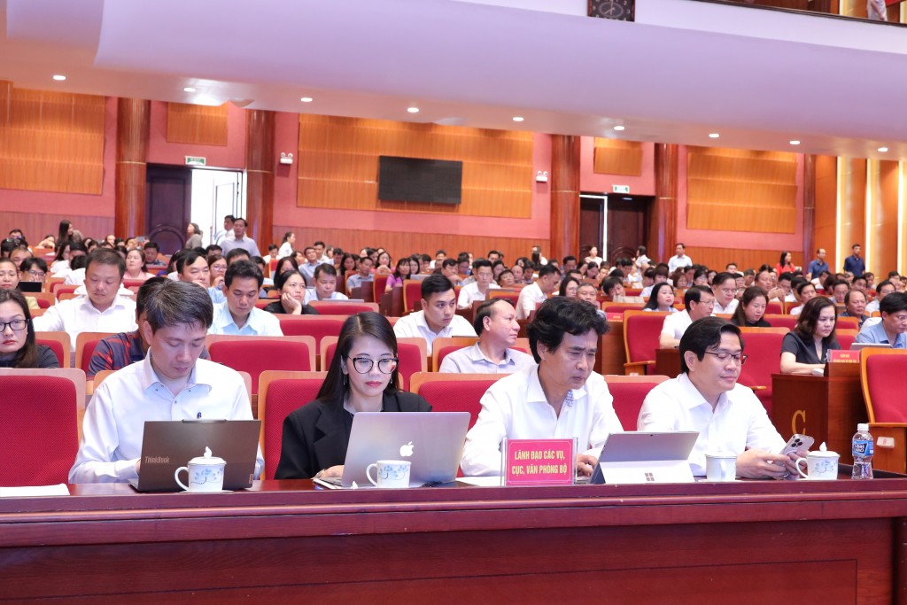 Các đại biểu tham dự hội nghị