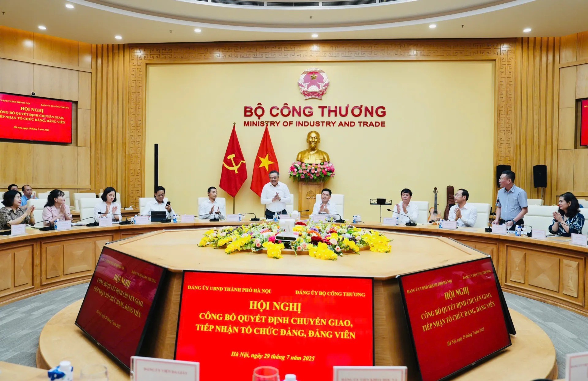 Chuyển giao 4 tổ chức Đảng về trực thuộc Đảng bộ Bộ Công thương