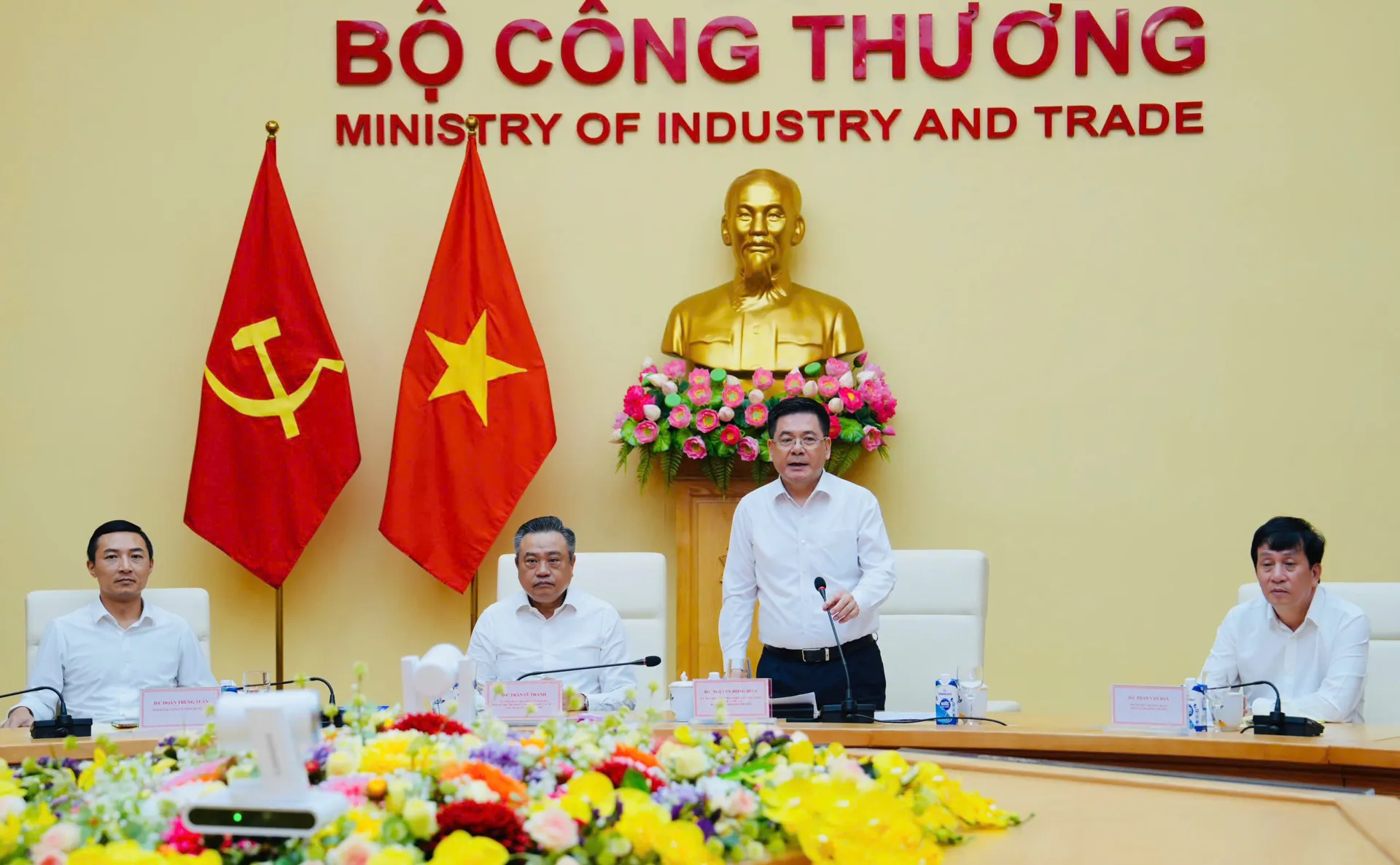  Bộ trưởng Bộ Công Thương Nguyễn Hồng Diên phát biểu tại hội nghị