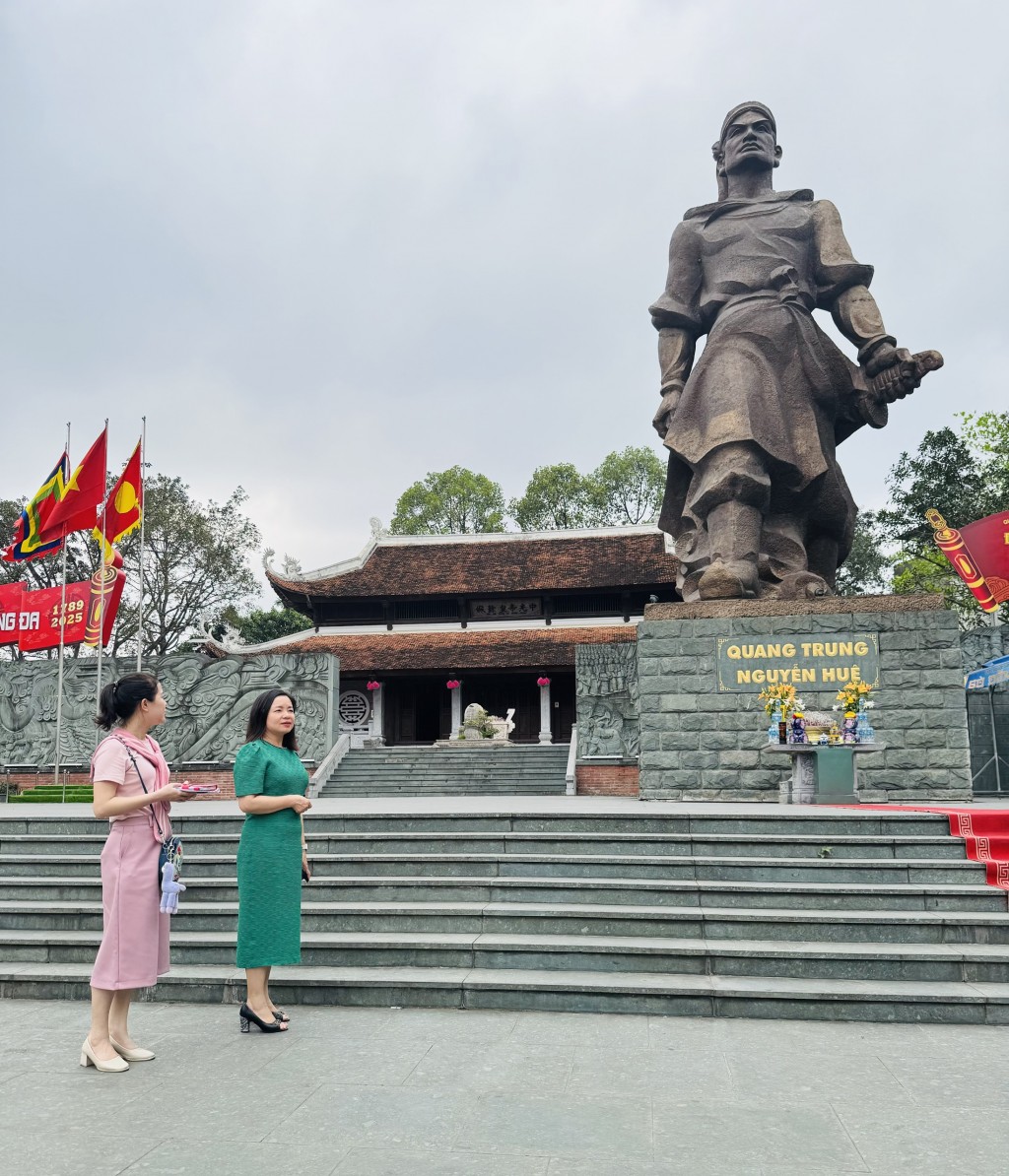 sân khấu lễ hội 2025