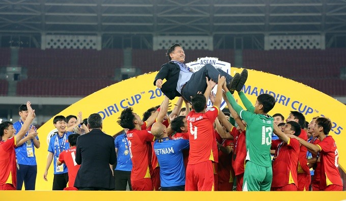 Niềm vui của U23 Việt Nam sau chức vô địch thứ ba liên tiếp - Ảnh: Anh Khoa