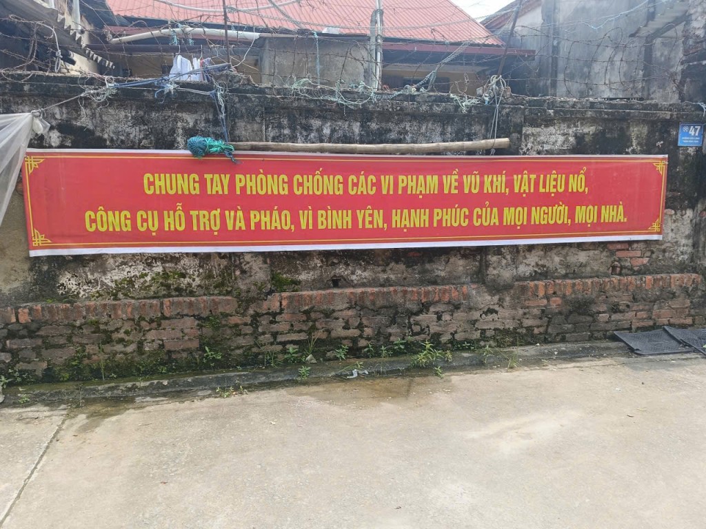 Đẩy mạnh tuyên truyền, vận động người dân giao nộp vũ khí...