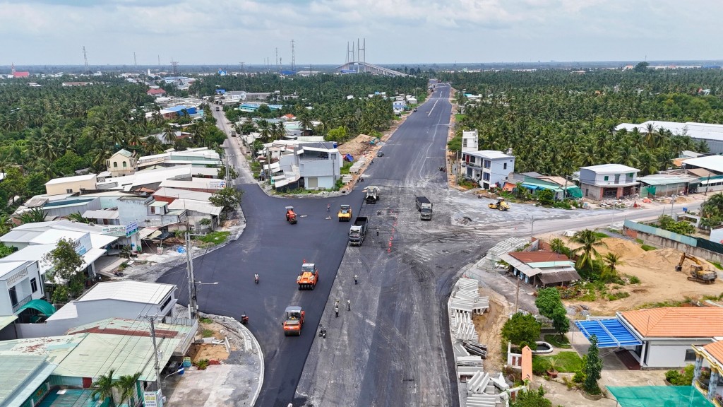 Khu vực nút giao đường dẫn lên cầu và đường vào trại rắn Đồng Tâm bờ tỉnh Đồng Tháp (Ảnh: Hoàng Nam)