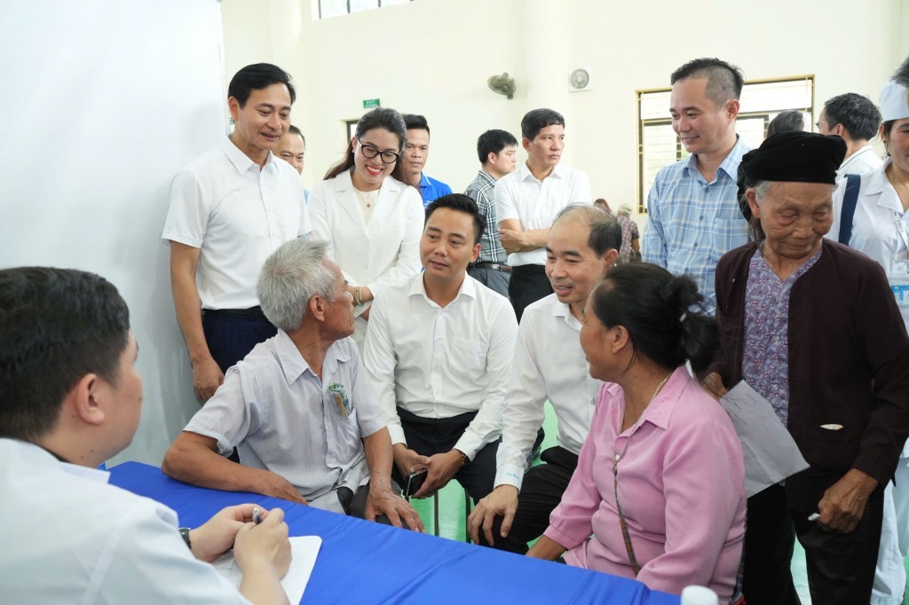 Sau 1 tháng vận hành chính quyền địa phương 2 cấp: Công tác chăm sóc sức khoẻ ban đầu cho người dân không bị gián đoạn - Tin tức sự kiện - Cổng thông tin điện tử Sở y tế Hà Nội