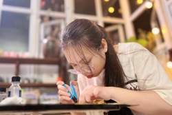 Họa kim sa: Nghệ thuật cổ “chạm” đến trái tim gen Z