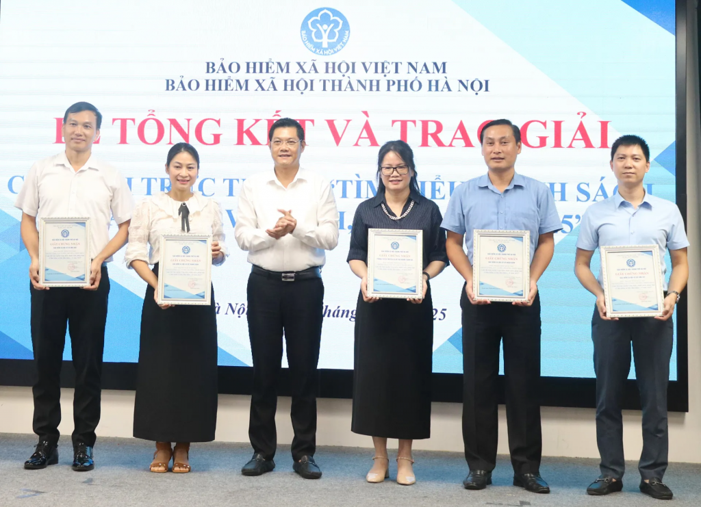 Trao giải Cuộc thi trực tuyến “Tìm hiểu chính sách, pháp luật về BHXH, BHYT”