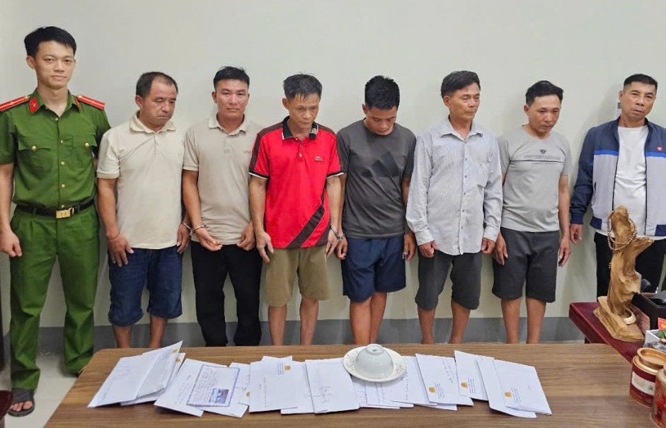 Anh Sơn (Nghệ An): Bắt giữ ổ nhóm tổ chức đánh bạc giữa lòng sông Lam