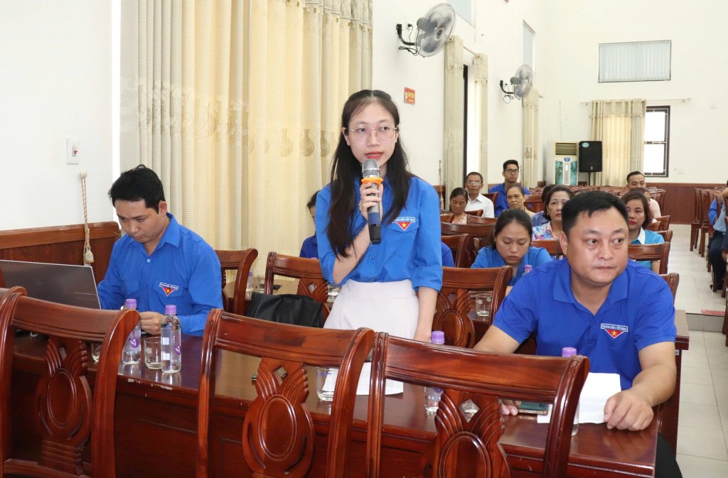Đảng ủy xã Bát Tràng lấy ý kiến đóng góp Dự thảo báo cáo chính trị BCH Đảng bộ xã