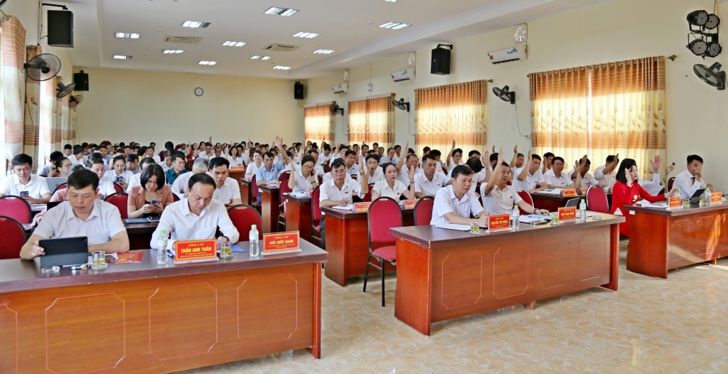 HĐND xã Đoài Phương thông qua 5 nghị quyết quan trọng