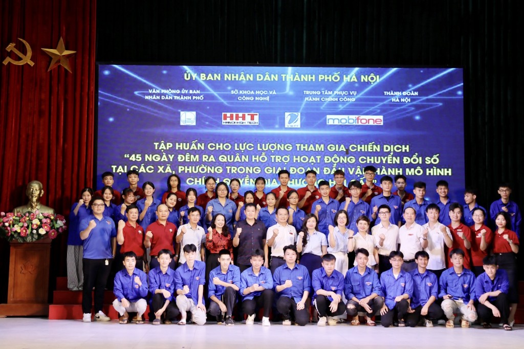 Hà Nội khởi động chiến dịch 45 ngày đêm thúc đẩy chuyển đổi số tại các xã, phường