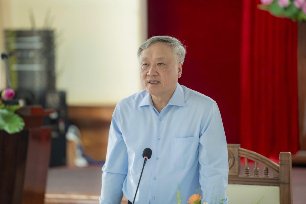 Phó Thủ tướng Thường trực Nguyễn Hòa Bình làm việc với Ban Thường vụ Thành ủy Huế