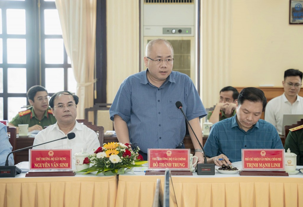 Phó Thủ tướng Thường trực Nguyễn Hòa Bình làm việc với Ban Thường vụ Thành ủy Huế