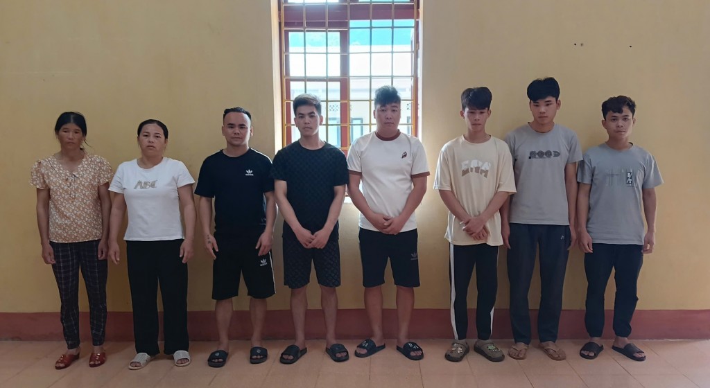 Bắt giữ 8 đối tượng đưa người nước ngoài nhập cảnh trái phép