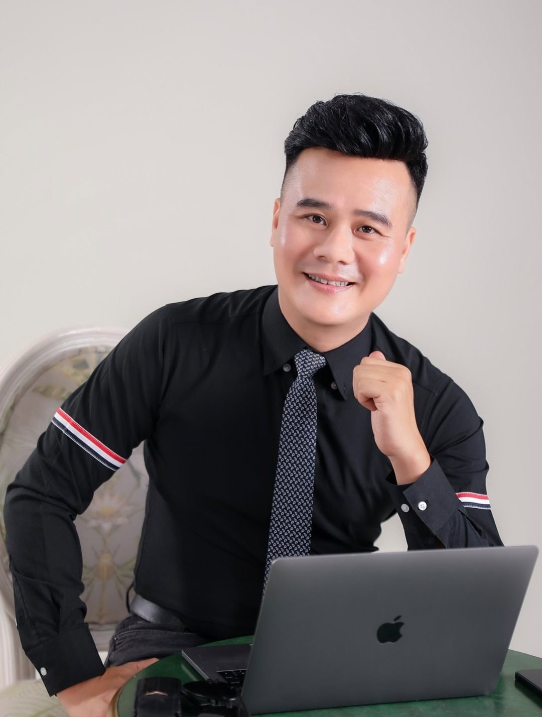 Bài 4: Người thổi hồn, thắp sáng những di tích