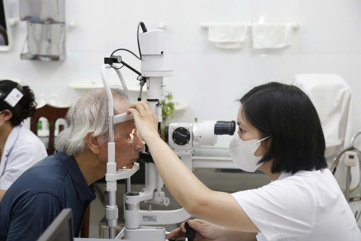 Phường Hà Đông tổ chức khám sức khỏe, tặng quà người có công