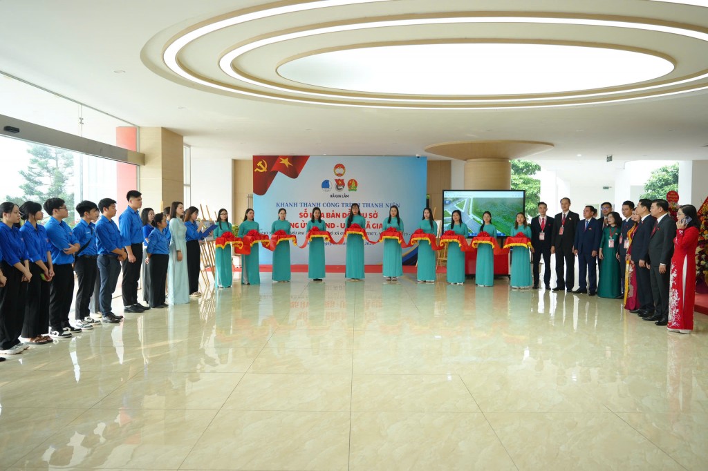 Khánh thành công trình thanh niên “Số hoá bản đồ trụ sở Đảng uỷ - HĐND - UBND xã Gia Lâm”