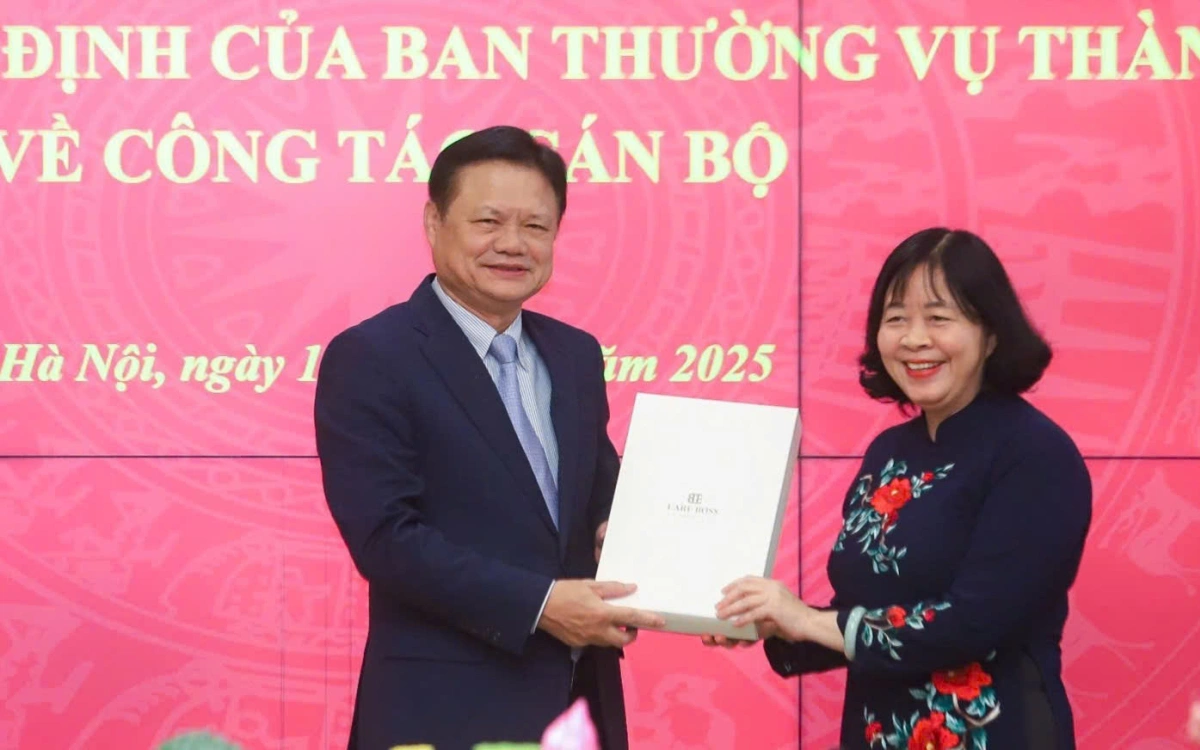 Mặc dù còn rất nhiều tâm huyết, trách nhiệm, trăn trở với công việc chung, song để tạo điều kiện cho quá trình sắp xếp, tinh gọn tổ chức bộ máy và chuẩn bị nhân sự Đại hội Đảng bộ thành phố, đồng chí Vũ Đức Bảo đã tự nguyện viết đơn đề nghị Ban Thường vụ Thành ủy xem xét cho thôi giữ chức Trưởng Ban Tổ chức Thành ủy Hà Nội và nghỉ hưu trước tuổi.