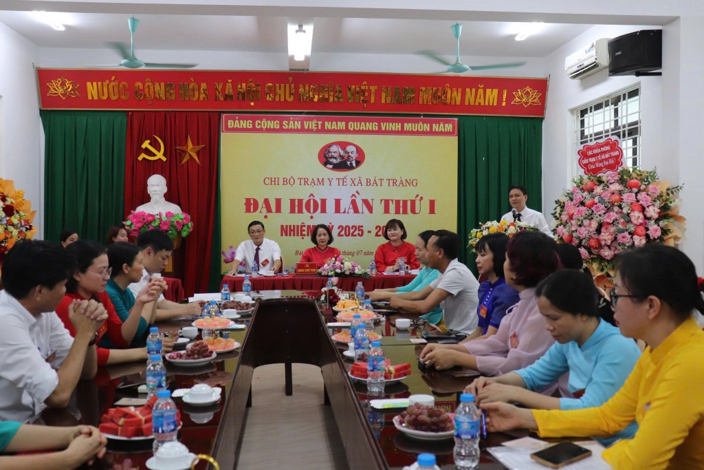 Đảm bảo an sinh xã hội, xây dựng hệ thống y tế cơ sở vững mạnh, hiện đại