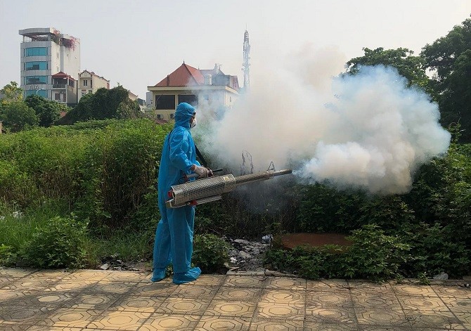 Toàn thành phố tổ chức 53 chiến dịch phun hóa chất diệt muỗi truyền bệnh sốt xuất huyết.