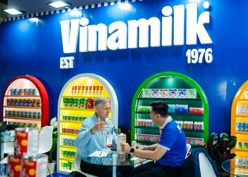 Vinamilk gặp gỡ, làm việc với nhiều đối tác đến từ các nước trong khu vực châu Á và Âu – Mỹ trong các hoạt động xúc tiến thương mại quốc tế. Ảnh: Vi Nam