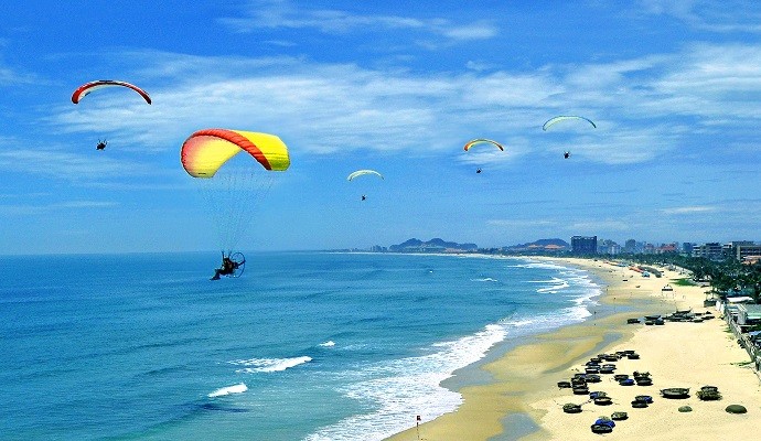 Đà Nẵng đang nỗ lực siết chặt quản lý du lịch, hướng tới môi trường văn minh, an toàn, và chấm dứt tình trạng bán hàng rong, đeo bám du khách.