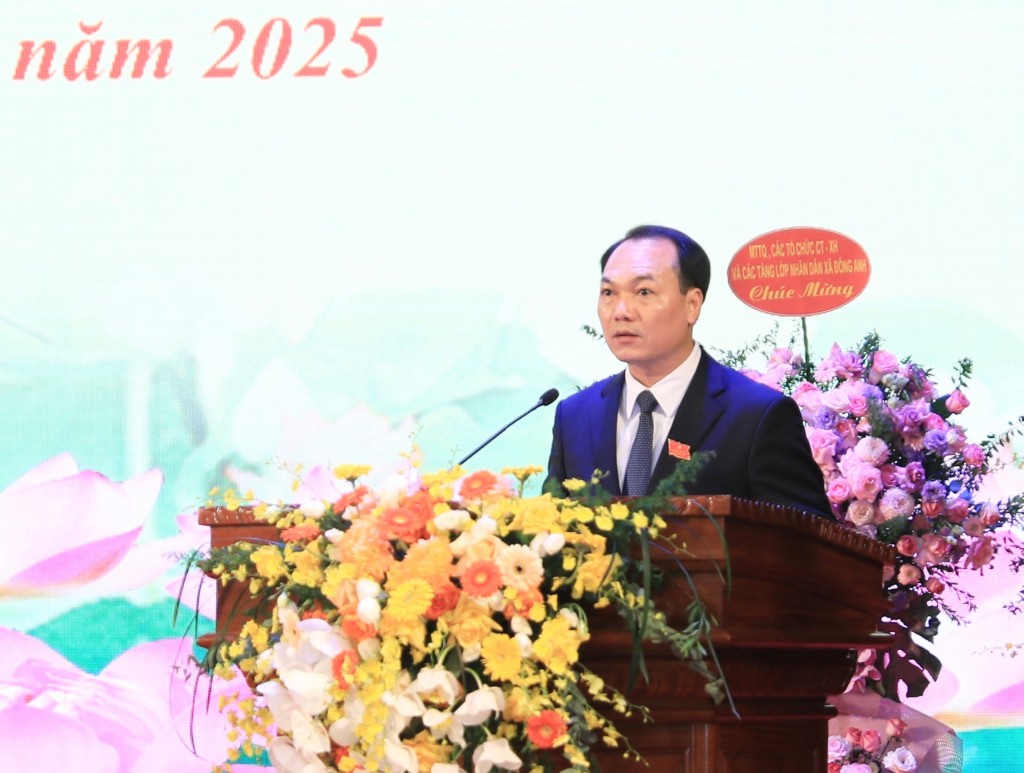 Bí thư Đảng uỷ, Chủ tịch HĐND xã Đông Anh Nguyễn Anh Dũng phát biểu tại Đại hội. Ảnh: Quang Thái