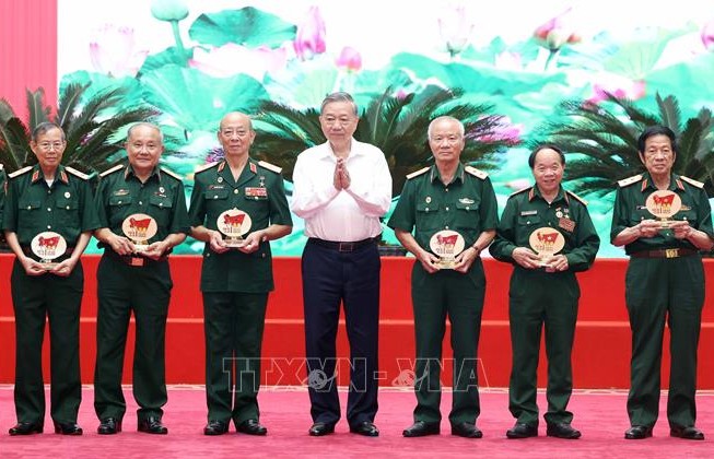 Phát huy truyền thống cách mạng, xây dựng đất nước phồn vinh, hạnh phúc