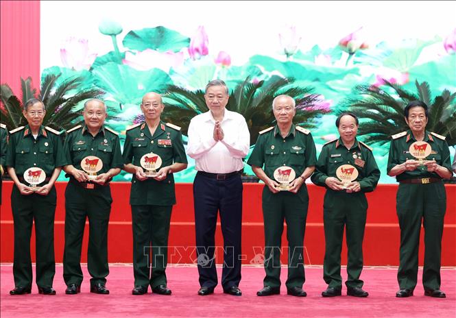 Phát huy truyền thống cách mạng, xây dựng đất nước phồn vinh, hạnh phúc