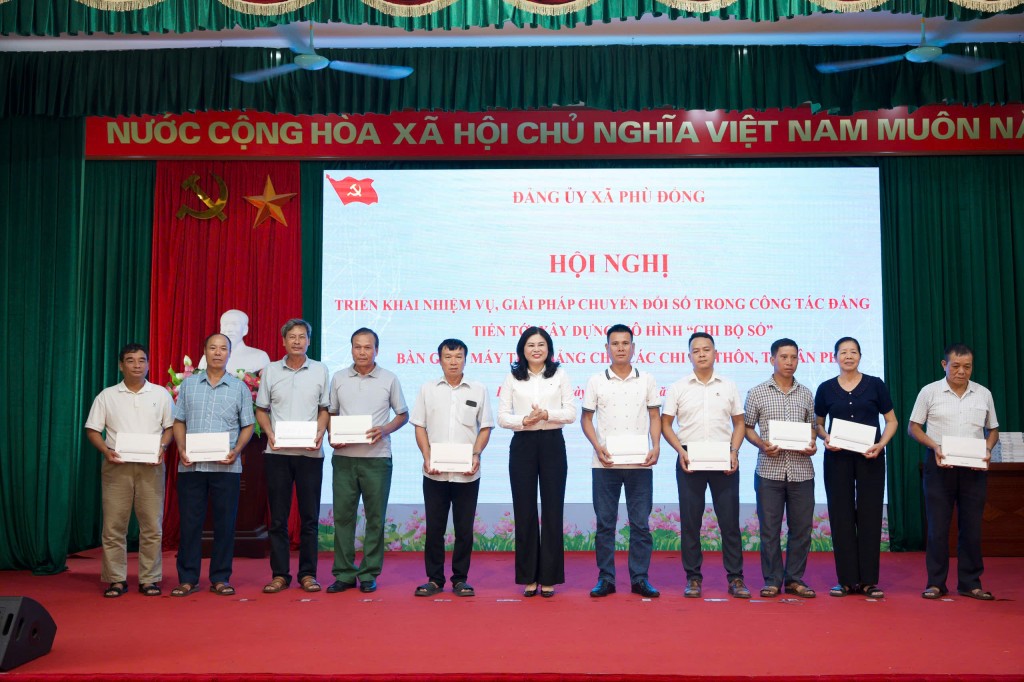 Từng bước xây dựng thành công mô hình “Chi bộ số”
