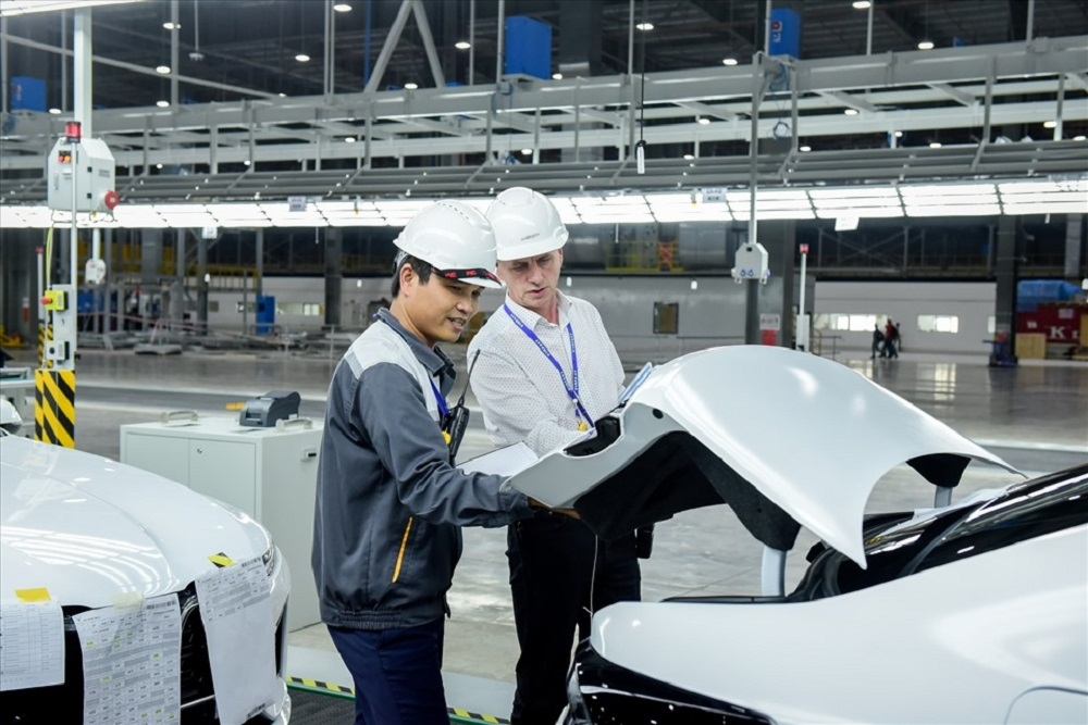 Doanh nghiệp tư nhân chủ yếu có quy mô nhỏ, chiếm 96% tổng số doanh nghiệp , trong khi số doanh nghiệp lớn, có khả năng cạnh tranh toàn cầu như Vietjet, Vingroup, Masan, FPT hay VinFast… vẫn còn ít