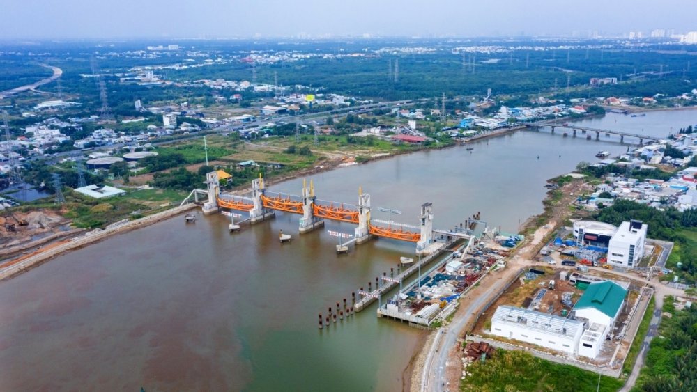 Ông Cao Tiến Đoan, Chủ tịch Hiệp hội Doanh nghiệp tỉnh Thanh Hóa trao đổi với phóng viên