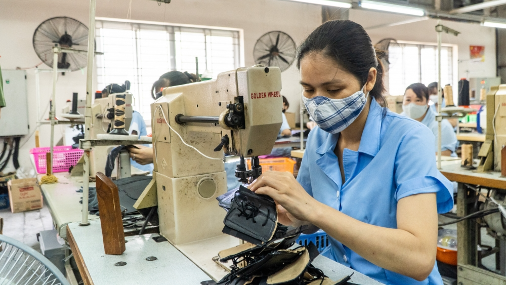 Khi khu vực kinh tế tư nhân phải hấp thụ rất nhiều lao động từ khu vực công chuyển ra thời gian tới thì sự phát triển này sẽ góp phần tạo ra ổn định xã hội, củng cố thêm mạng lưới an sinh xã hội