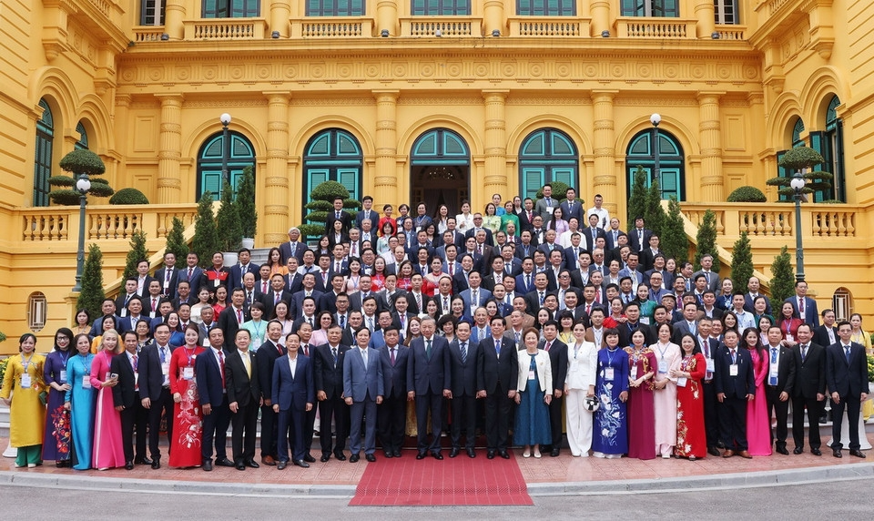 Chúng ta tin tưởng kinh tế tư nhân với vai trò dẫn dắt của doanh nghiệp dân tộc sẽ nhanh chóng trở thành lực lượng kinh tế hùng mạnh, thực hiện thành công vai trò đòn bẩy cho một Việt Nam hùng cường, thịnh vượng, đem lại ấm no, hạnh phúc cho Nhân dân. Ảnh: TTXVN