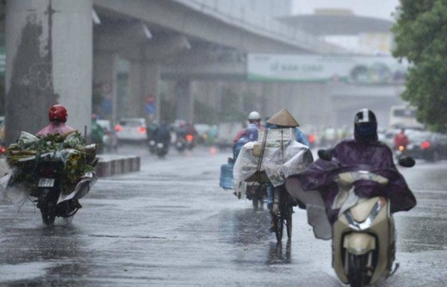 Bắc Bộ có mưa lớn, Trung Bộ nắng nóng gay gắt