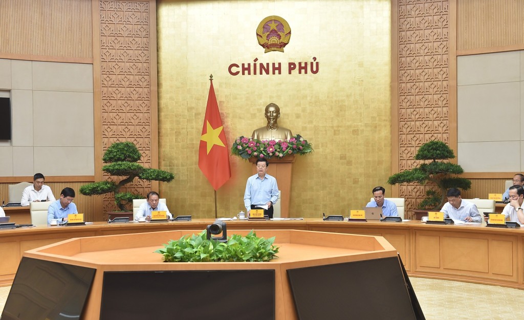 Với quyết tâm cao của ngành, cùng sự hỗ trợ, hợp tác chặt chẽ của các bộ, ngành Trung ương, Phó Thủ tướng tin tưởng du lịch Việt Nam sẽ bứt phá mạnh mẽ, sự nỗ lực đồng lòng sẽ tạo nên sức mạnh tổng hợp to lớn, đưa du lịch nước ta phát triển lên tầm cao mới - Ảnh: VGP/Giang Thanh