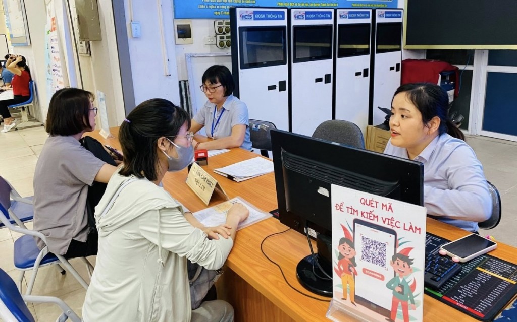 Nhiều công việc chờ người lao động tại phiên giao dịch việc làm xã Tiến Thắng Nhiều công việc chờ người lao động tại phiên giao dịch việc làm xã Tiến Thắng