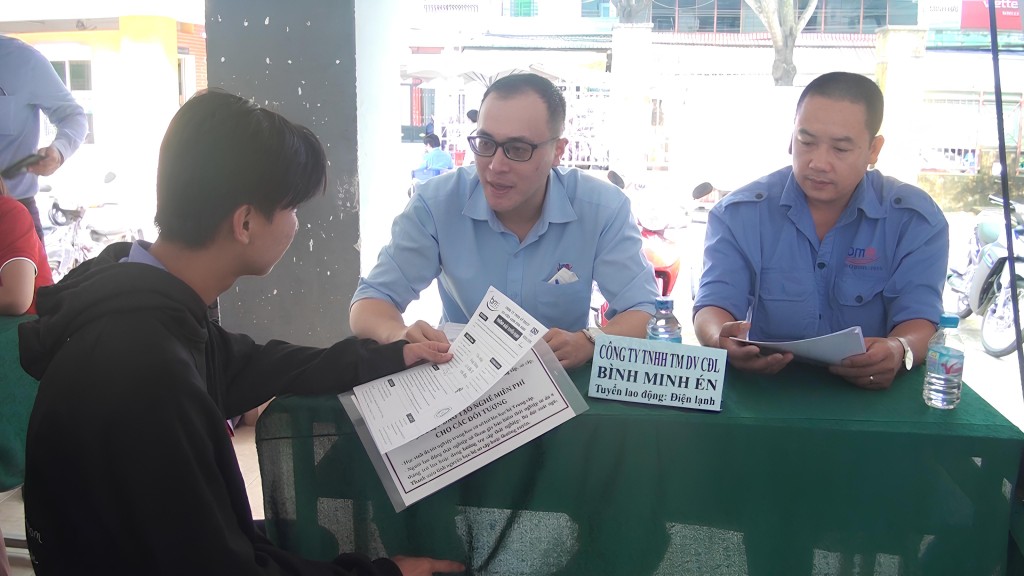 Tư vấn việc làm, tuyển dụng lao động tại sàn giao dịch việc làm lưu động