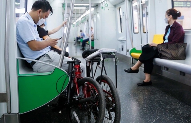 TP Hồ Chí Minh cho phép mang xe đạp gấp lên Metro số 1