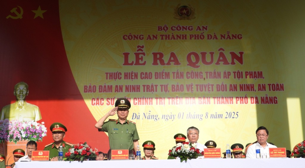 Công an TP Đà Nẵng tổ chức lễ ra quân thực hiện đợt cao điểm tấn công, trấn áp tội phạm.