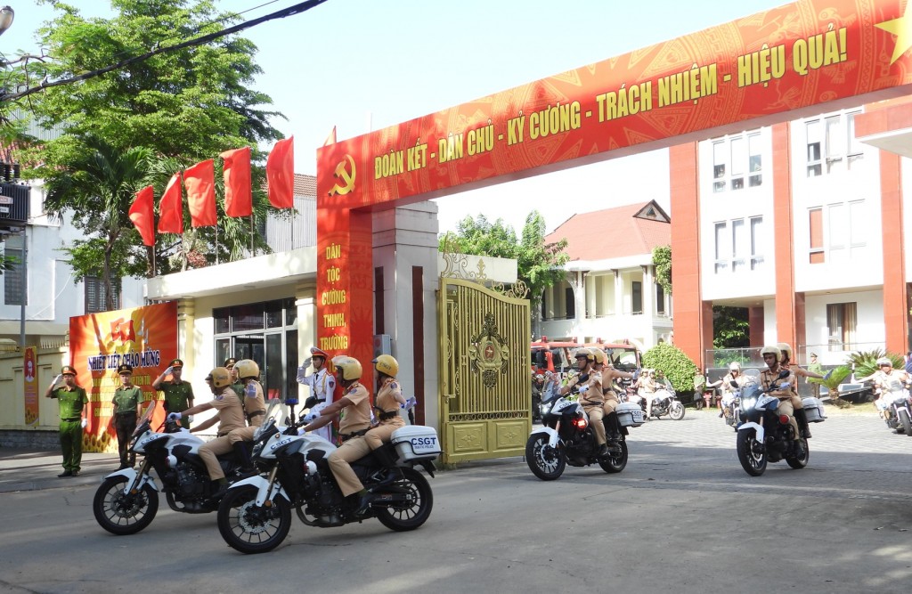 Các lực lượng đồng loạt ra quân