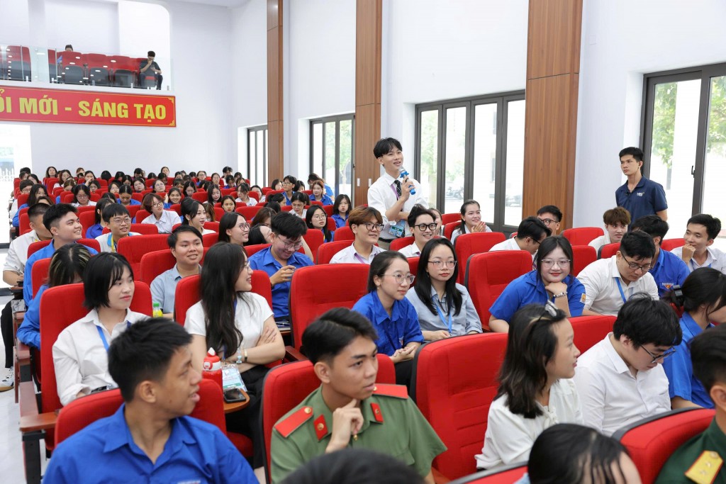 Hội trại thu hút 100