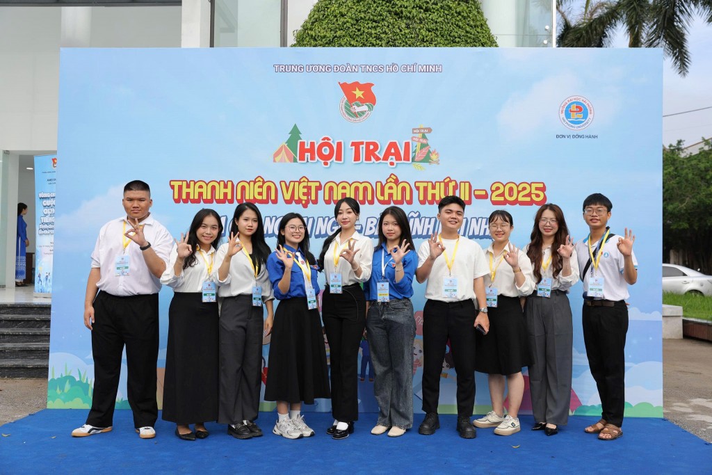 Các bạn trẻ tham hào hứng tham gia Hội trại