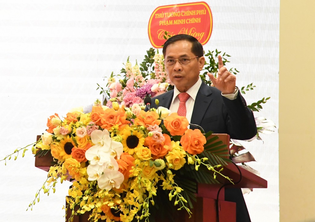 Phó Thủ tướng Bùi Thanh Sơn đề nghị Petrolimex tiếp tục phấn đấu trở thành tập đoàn kinh tế Nhà nước thực sự mạnh, phát triển bền vững, có năng lực cạnh tranh cao không chỉ ở tầm quốc gia, mà ở cả tầm khu vực và toàn cầu - Ảnh: VGP/Hải Minh
