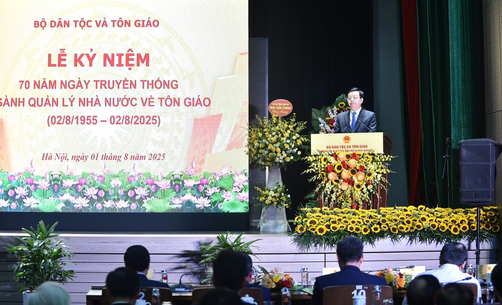 Phó Thủ tướng tin tưởng, ngành quản lý nhà nước về tôn giáo sẽ có những bước phát triển mới, mạnh mẽ và hiệu quả hơn, tiếp tục đoàn kết, nỗ lực phấn đấu, hoàn thành xuất sắc mọi nhiệm vụ được giao, xứng đáng với niềm tin của Đảng, Nhà nước và nhân dân - Ảnh: VGP/Giang Thanh