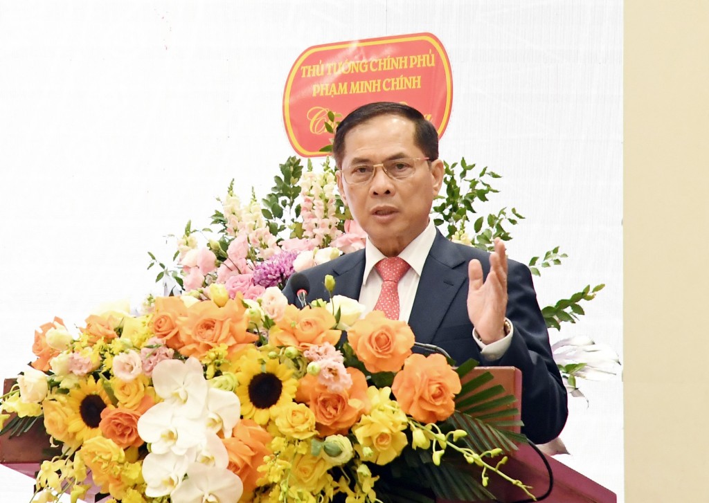 Phó Thủ tướng lưu ý Tập đoàn nghiên cứu kỹ để xác định mô hình kinh doanh mới, mô hình tổ chức, quản trị mới và đẩy mạnh ứng dụng khoa học công nghệ; đồng thời quyết liệt cải cách, sắp xếp, đổi mới doanh nghiệp theo hướng tinh gọn, mạnh, hiện đại, thích ứng nhanh và hiệu quả - Ảnh: VGP/Hải Minh