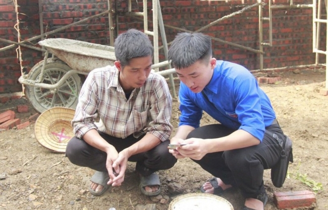 Mang công nghệ về làng: Sinh viên nhân rộng “Bình dân học vụ số”